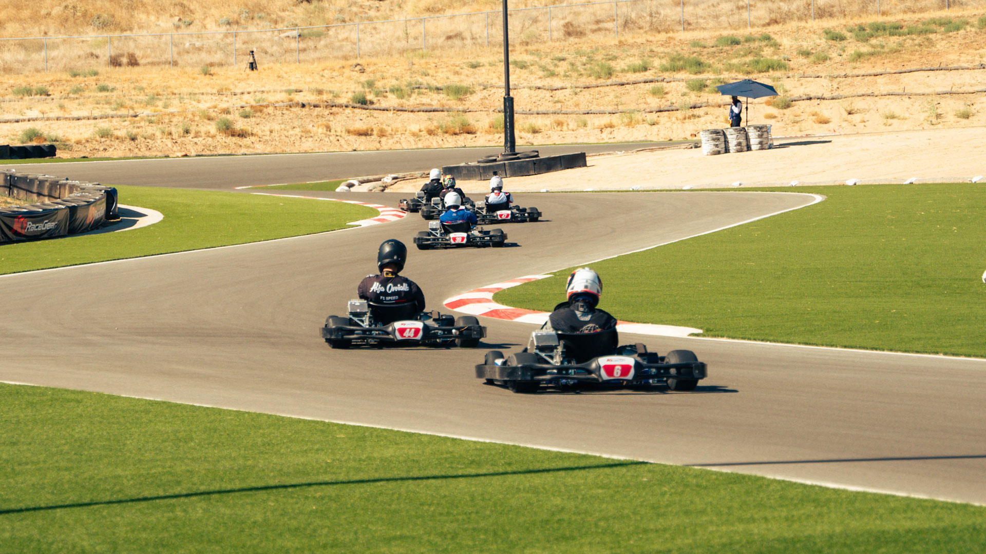 6 karts at turn 2